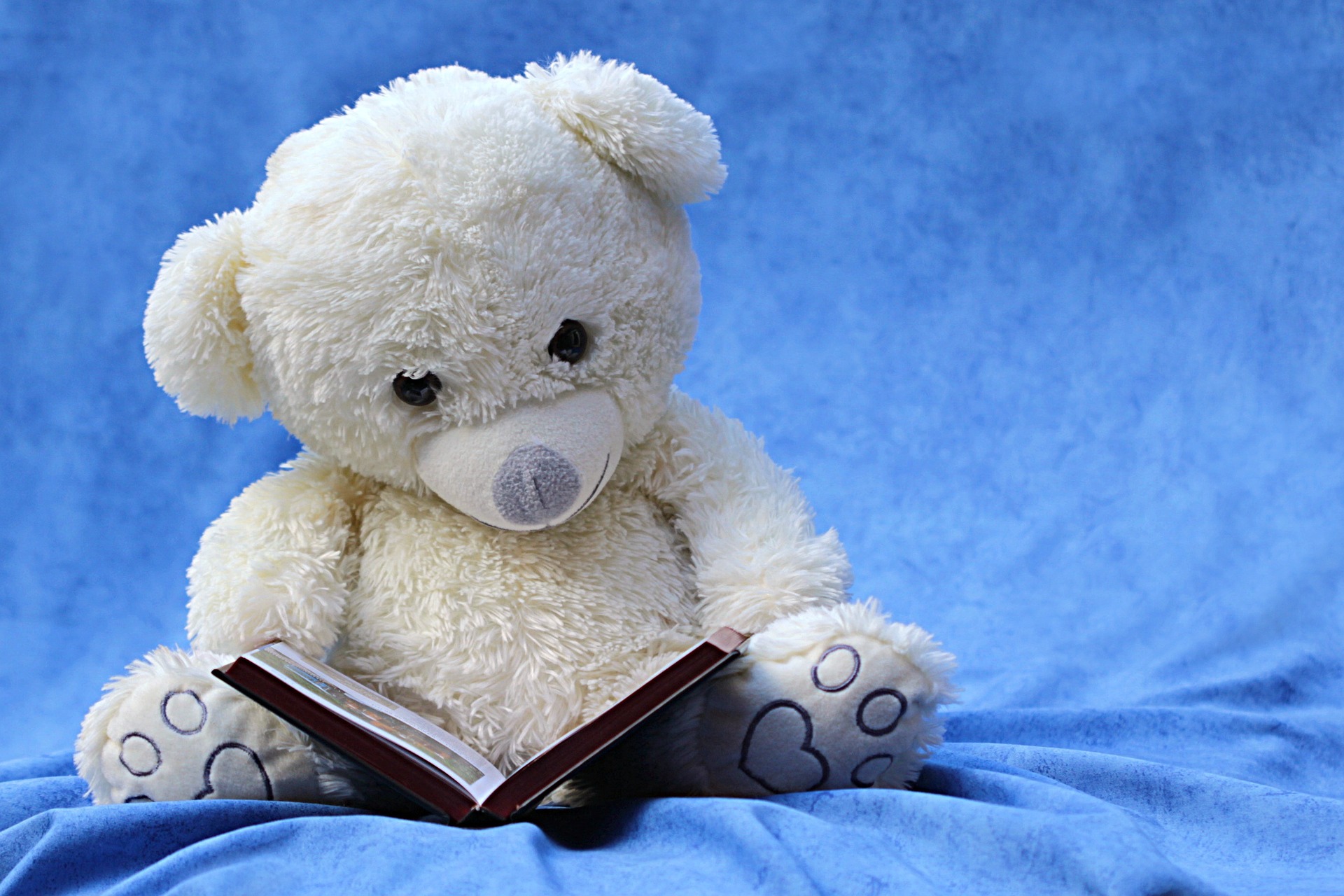 6 benefits of reading at bedtime